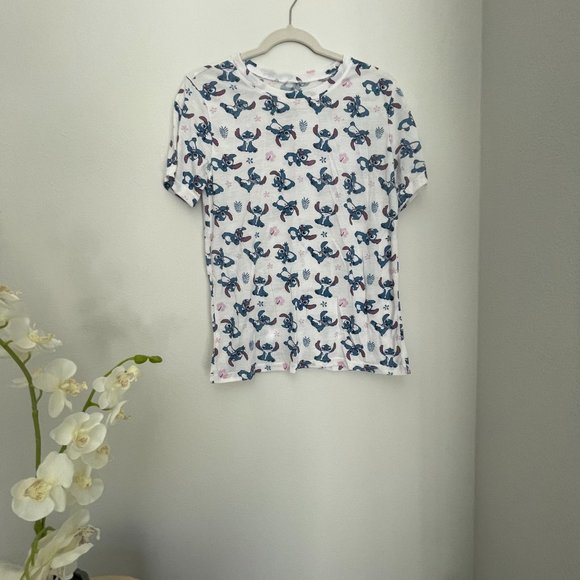 Bundle of Disney T-Shirts | Mickey Mouse, Star Wars, Lilo & Stitch shirts - Picture 4 of 5